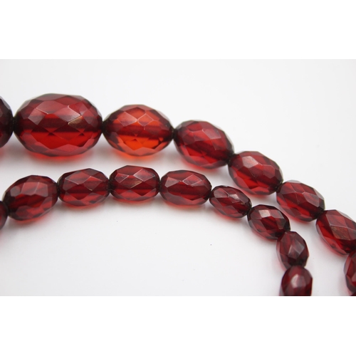 154 - A Single Strand Faceted Prystal Bakelite Bead Necklace (101g)