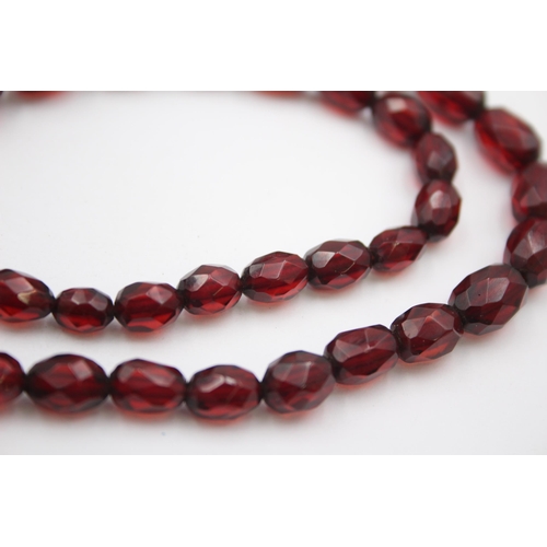 154 - A Single Strand Faceted Prystal Bakelite Bead Necklace (101g)