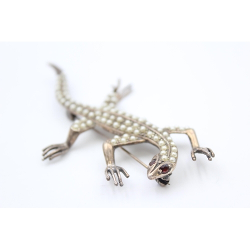 158 - A Silver Bug Brooch And A Pearl And Garnet Set Lizard (25g)