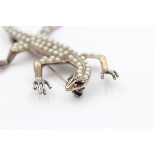 158 - A Silver Bug Brooch And A Pearl And Garnet Set Lizard (25g)