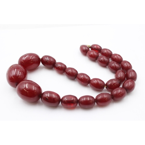 162 - A Single Strand Graduated Bakelite Bead Necklace With Internal Streaking (63g)