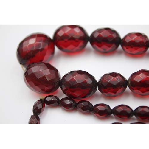 163 - A Single Strand Faceted Prystal Bakelite Bead Necklace (79g)