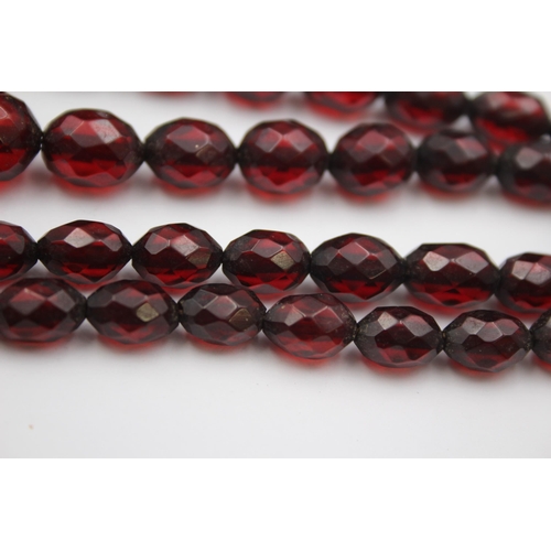 163 - A Single Strand Faceted Prystal Bakelite Bead Necklace (79g)