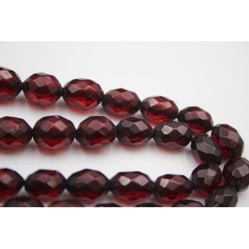 163 - A Single Strand Faceted Prystal Bakelite Bead Necklace (79g)