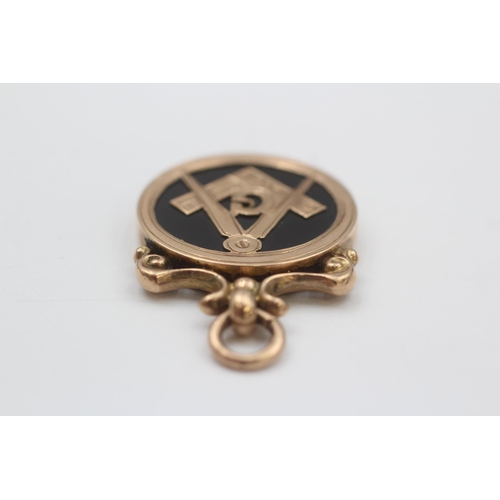 18 - 9ct Gold Antique Onyx Masonic Pendant (4.7g)