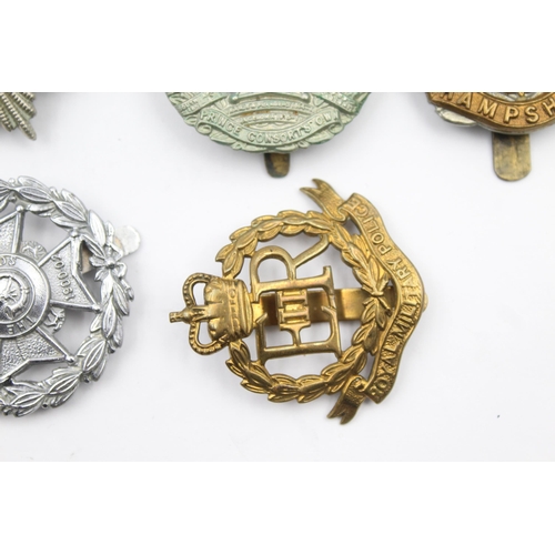 193 - 12x Military cap badges  inc. DLI Hampshire, Cheshire Etc.