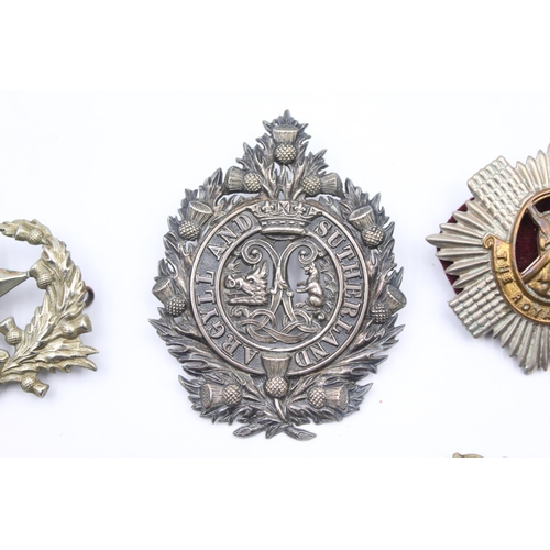 211 - 10x Military Cap Badges including East Yorkshire Royal West Regiment A and SH Etc