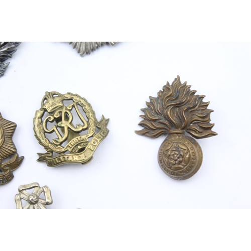 211 - 10x Military Cap Badges including East Yorkshire Royal West Regiment A and SH Etc