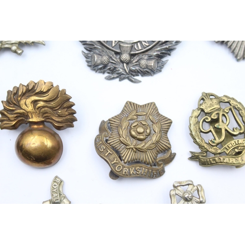 211 - 10x Military Cap Badges including East Yorkshire Royal West Regiment A and SH Etc