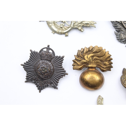 211 - 10x Military Cap Badges including East Yorkshire Royal West Regiment A and SH Etc