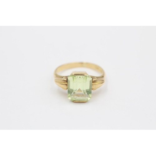 22 - 18ct Gold Green Synthetic Spinel Single Stone Ring (3.9g) size  K+1/2