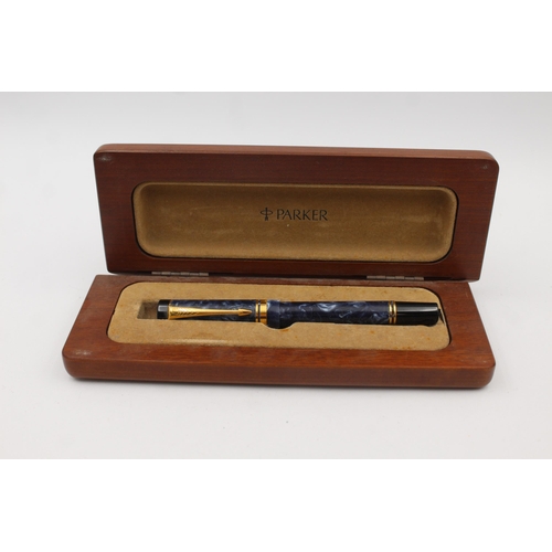 288 - PARKER Sonnet Navy Lacquer FOUNTAIN PEN w/ 18ct Gold Nib WRITING