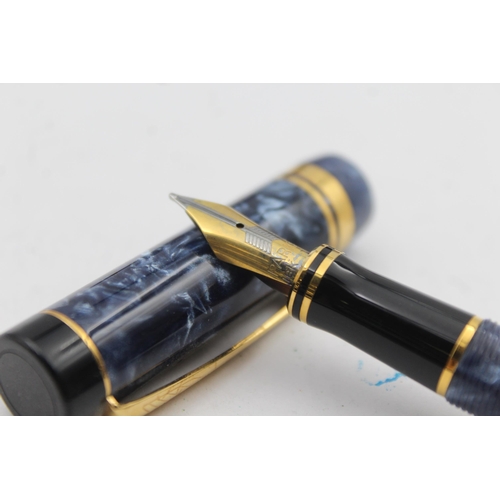 288 - PARKER Sonnet Navy Lacquer FOUNTAIN PEN w/ 18ct Gold Nib WRITING