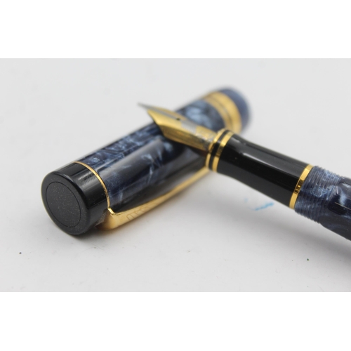 288 - PARKER Sonnet Navy Lacquer FOUNTAIN PEN w/ 18ct Gold Nib WRITING