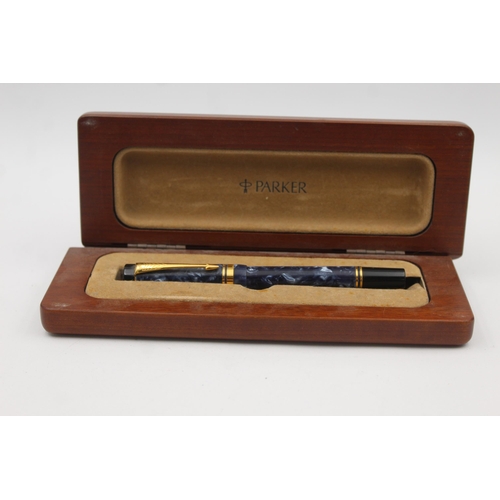 288 - PARKER Sonnet Navy Lacquer FOUNTAIN PEN w/ 18ct Gold Nib WRITING