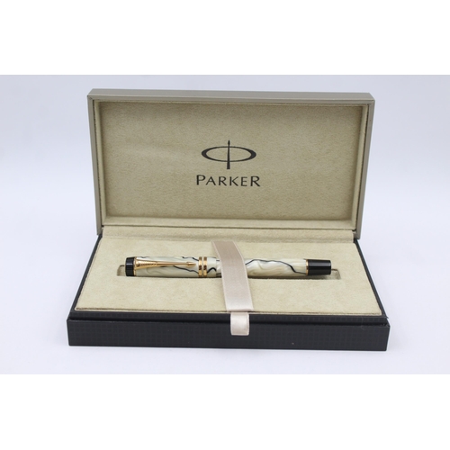 289 - PARKER Duofold White Lacquer FOUNTAIN PEN w/ 18ct Gold Nib WRITING