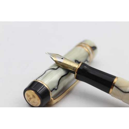 289 - PARKER Duofold White Lacquer FOUNTAIN PEN w/ 18ct Gold Nib WRITING