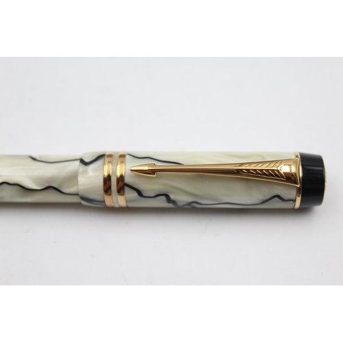 289 - PARKER Duofold White Lacquer FOUNTAIN PEN w/ 18ct Gold Nib WRITING