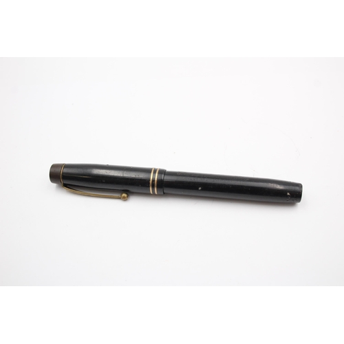 295 - Vintage DE LA RUE The De La Rue Black FOUNTAIN PEN w/ 14ct Gold Nib WRITING