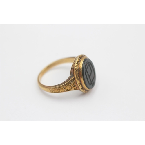 38 - 14ct Gold Bloodstone Signet Ring (5.2g) size  M