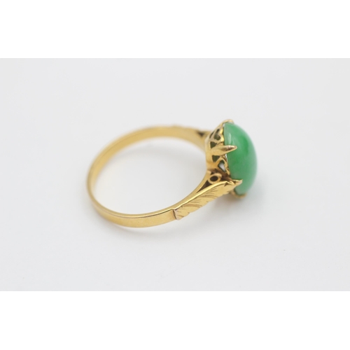 39 - 14ct Gold Jade Single Stone Ring (2.6g) size  M