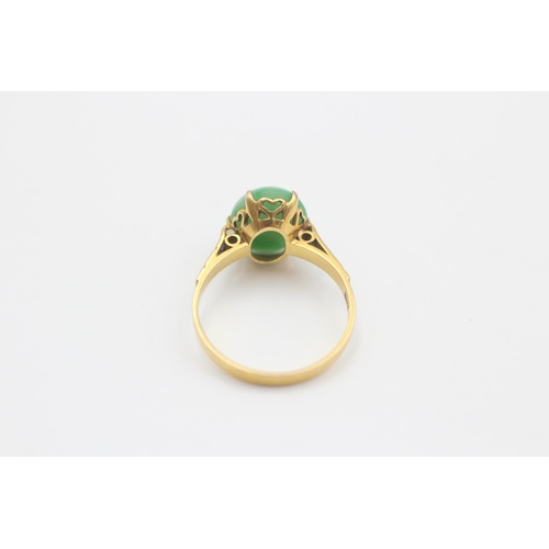 39 - 14ct Gold Jade Single Stone Ring (2.6g) size  M