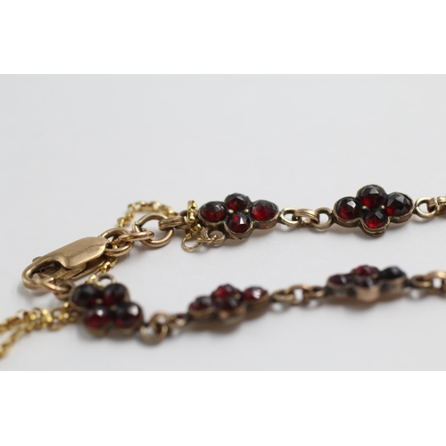 61 - 9ct Gold & Gilt Antique Garnet Floral Cluster Panel Bracelet (5.2g)