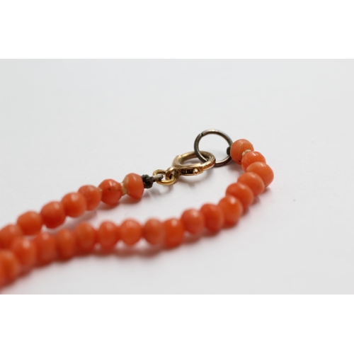 83 - 9ct Gold Clasp Coral Beaded Single Strap Necklace (8.5g)