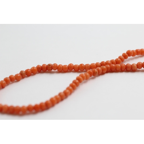 83 - 9ct Gold Clasp Coral Beaded Single Strap Necklace (8.5g)