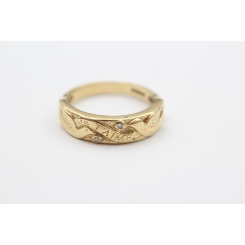 90 - 14ct Gold Diamond Band Ring With Bird Motif (3.9g) size  M