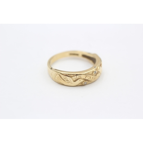 90 - 14ct Gold Diamond Band Ring With Bird Motif (3.9g) size  M