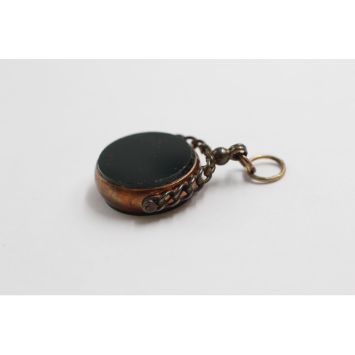 92 - 9ct Gold Bloodstone & Carnelian Swivel Fob Pendant (6.7g)