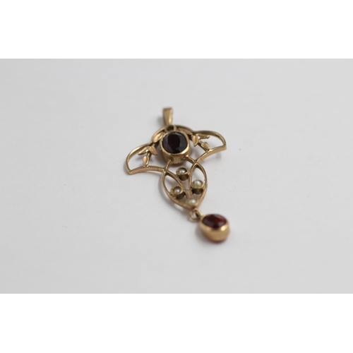 95 - 9ct Gold Antique Garnet & Seed Pearl Openwork Pendant (1.8g)