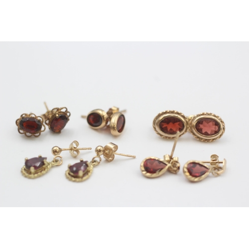 103 - 5 X 9ct Gold Garnet Earrings (4.3g)