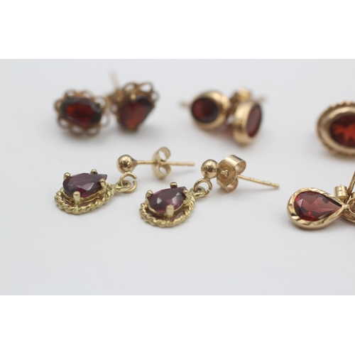 103 - 5 X 9ct Gold Garnet Earrings (4.3g)