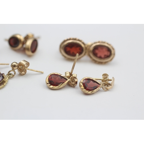 103 - 5 X 9ct Gold Garnet Earrings (4.3g)