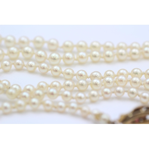 11 - 9ct Gold Garnet Clasp Cultured Pearl Single Strand Necklace (20.8g)