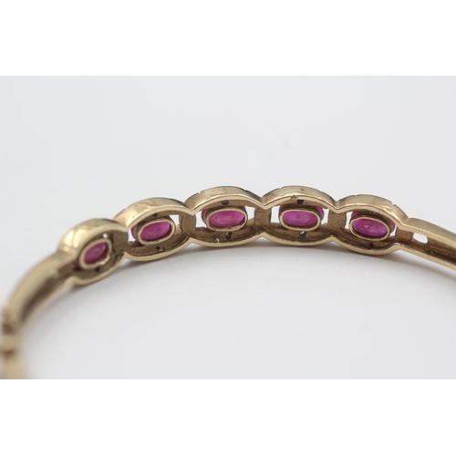 113 - 9ct Gold Diamond & Synthetic Ruby Interlocking Hinged Bangle (11.7g)