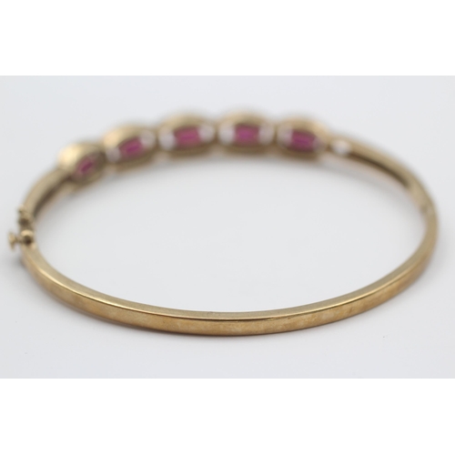 113 - 9ct Gold Diamond & Synthetic Ruby Interlocking Hinged Bangle (11.7g)