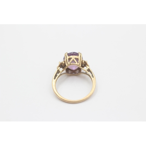 122 - 9ct Gold Amethyst Single Stone Ring With Diamond Sides (3.1g) size O