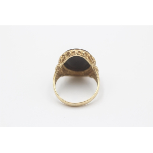 18 - 9ct Gold Onyx Cameo Single Stone Ring (8.3g) size U1/2
