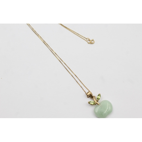 23 - 9ct Gold Jade & Peridot Apple Pendant Necklace (4.1g)