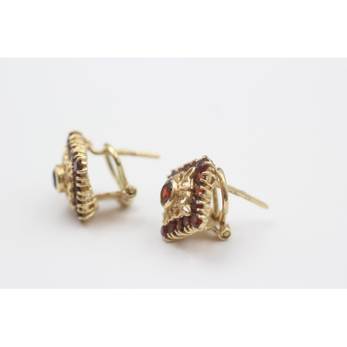 37 - 14ct Gold Garnet Stud Earrings (4.6g)