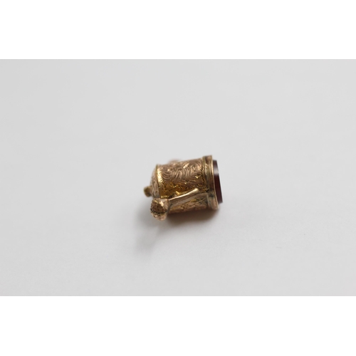 4 - 2 X 9ct Gold Antique Bloodstone & Carnelian Charm Pendants (3.1g)