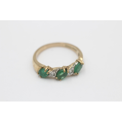 40 - 9ct Gold Emerald Three Stone Ring With Diamond Spacers (2.9g) size M1/2