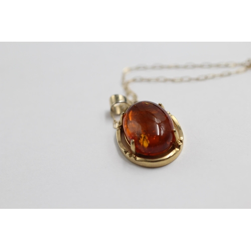 51 - 9ct Gold Amber Pendant Necklace (2g)