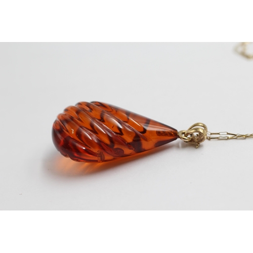 58 - 9ct Gold Carved Amber Pendant Necklace (5g)