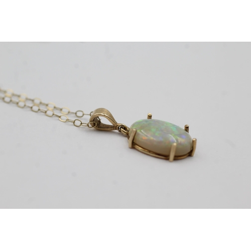 60 - 9ct Gold White Opal Pendant Necklace (1.2g)
