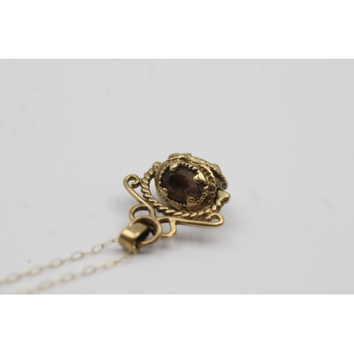 65 - 9ct Gold Garnet, Citrine & Smoky Quartz Swivel Pendant Necklace (3.4g)