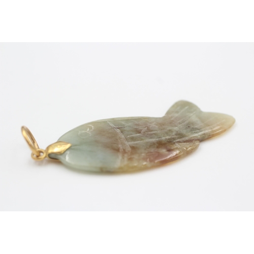 72 - 18ct Gold Bail Jade Fish Pendant (4.2g)